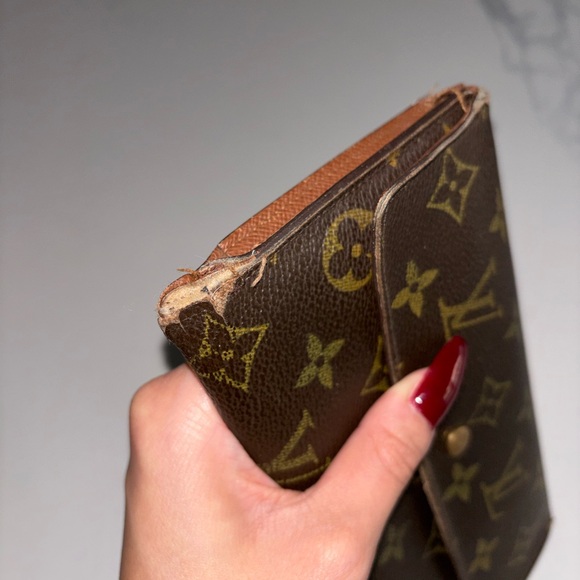 Louis Vuitton Monogram Wallet - Picture 4 of 16